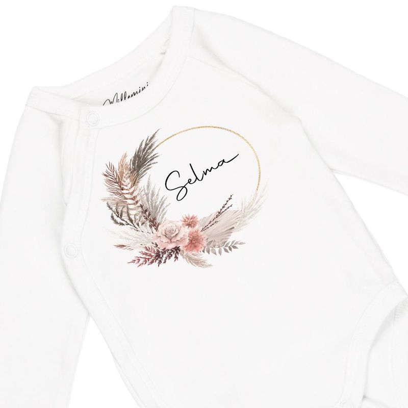 Offwhite økologisk omslagsbody med navn - boho blomsterprint