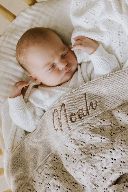 Hovedbilde Babyteppe med navn - Pointelle sand